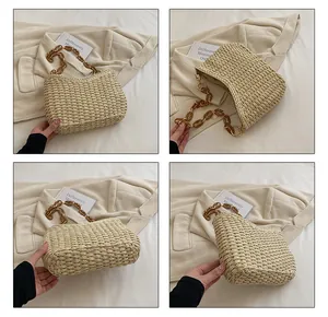 Vistas detalladas del bolso bandolera de paja beige con cadena de carey elegante
