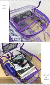Detalle de mochila de PVC transparente morada con gran capacidad interna, vacía y llena
