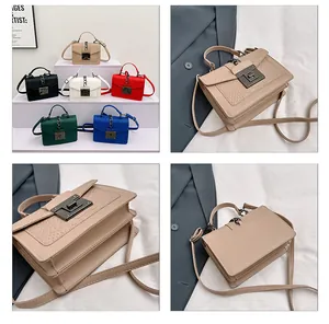 Details von Vintage-Lederhandtaschen in sechs Farben mit goldenen Metallverschlüssen