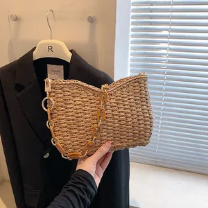 Bolso bandolera de paja tejida a mano con cadena de resina ámbar para vacaciones de playa