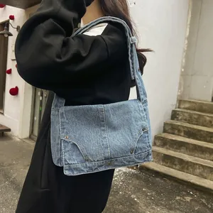 Sac Bandoulière Vintage en Denim Lavé pour Femme Sac à Épaule en Jean Rétro Grande Capacité avec Surpiqûres Contrastées