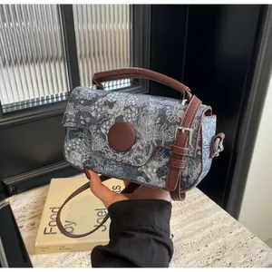 Detailed view of the vintage floral patterned handbag with premium brown leather straps
