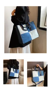 Détail du cabas en denim color-block avec bandoulière réglable et boucle en métal doré