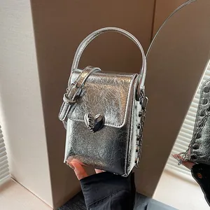 Sac Bandoulière Carré en Cuir PU Métallique pour Femmes Avec Serrure Cœur Bandoulière Chaîne Sac à Main Plissé Mode