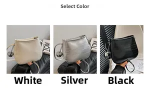Sacs seaux texturés élégants disponibles en blanc, argent et noir pour femmes
