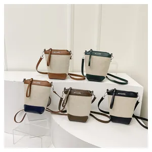 Détails de cinq mini sacs seaux en toile et cuir patchwork de différentes couleurs