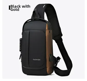Détail de la serrure à combinaison et du port USB sur le sac à bandoulière moderne