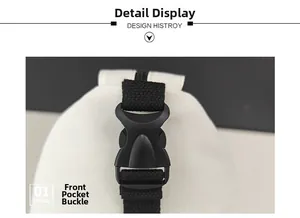 Dettaglio della fibbia in plastica nera sullo zaino in nylon di colore crema
