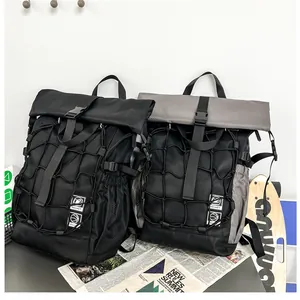 Mochila impermeable roll-top con red elástica para guardar casco y balón de baloncesto