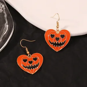Boucles d'oreilles cœur citrouille d'Halloween avec émail orange et crochets noirs