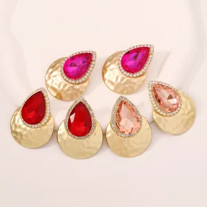 Set di orecchini a goccia con strass stile boho e finitura in metallo dorato martellato