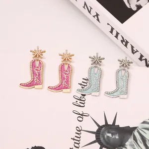 Boucles d'oreilles bottes de cowboy avec texte Bride et détails en perles