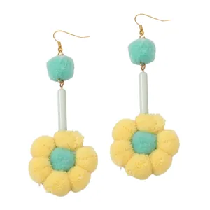Pendientes Largos Retro Franceses con Pompones de Algodón y Gancho de Aleación Dorada Joyería Floral de Moda para Mujer