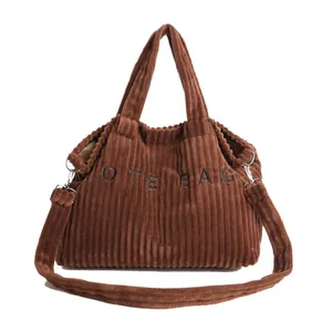 Bruine corduroy draagtas met TOTE BAG borduursel en veelzijdige schouderbanden