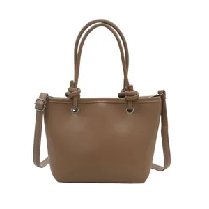 Sac sous le bras minimaliste en cuir PU kaki avec poignée nouée et bandoulière réglable
