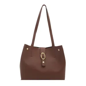 Sac fourre-tout rétro en similicuir marron avec boucle dorée et fines bandoulières