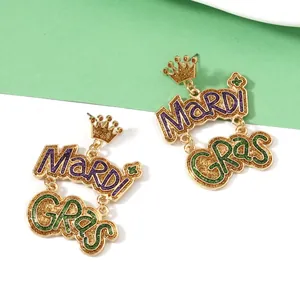 Pendientes de corona Mardi Gras con letras de purpurina violeta y verde en aleación