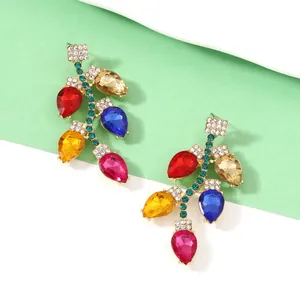 Orecchini pendenti natalizi con cristalli colorati e strass per un look festivo