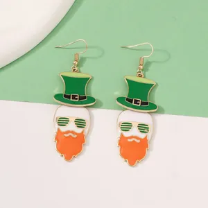 Orecchini di San Patrizio con cappello verde e barba arancione con gancio