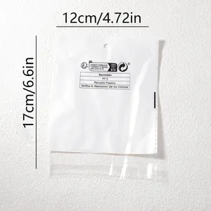 Detalle de bolsa de embalaje de PP transparente de 12x17cm con símbolos ecológicos