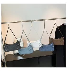 Plusieurs sacs baguette en denim vintage Y2K avec rivets en cinq couleurs rétro