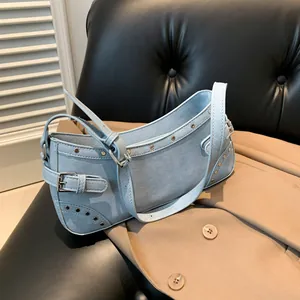 Sac Sous le Bras à Rivets pour Femmes Vintage en Cuir PU Sac Bandoulière Baguette Avec Clous en Métal et Boucles Mode Style Y2K