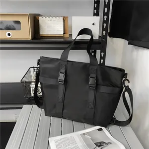 Grand sac fourre-tout noir en oxford résistant à l'eau avec sangles et bandoulière réglable
