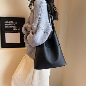 Large black hobo shoulder bag in pebbled leather with adjustable strap for daily commute