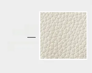 Zoom détaillé sur la texture en cuir grainé blanc crème du sac seau tendance 2024
