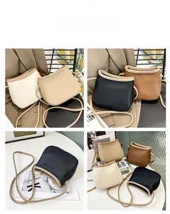 Détails des sacs seaux minimalistes en couleurs crème, kaki, noir et marron caramel