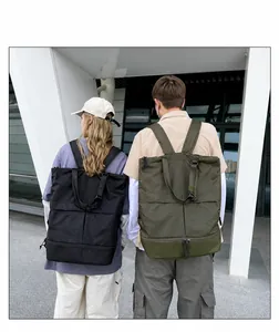 Outdoor-Ansicht des multifunktionalen wasserdichten Nylon-Rucksacks in Schwarz und Grün