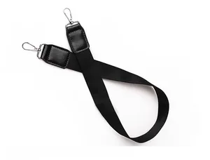 Bandoulière réglable en sangle noire haute densité avec crochets rotatifs en métal argenté