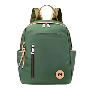 Mochila impermeable de nailon verde oscuro para mujer con correas ajustables y bolsillos