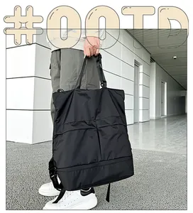 Nahaufnahme des wasserdichten Nylon-Rucksacks mit Ripstop-Struktur und Funktionstaschen