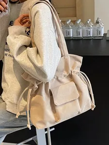 Borsa a secchiello in velluto a coste beige con coulisse e tasca frontale a spalla