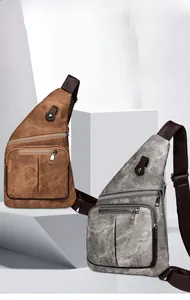 Vue frontale de sacs de poitrine en cuir souple vintage en marron et gris avec fermetures
