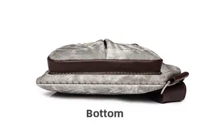 Vue détaillée du fond rectangulaire en sergé gris avec des bordures en cuir marron