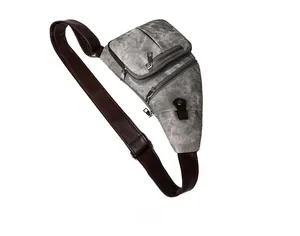 Détail du sac bandoulière gris foncé avec plusieurs fermetures éclair et sangle brune