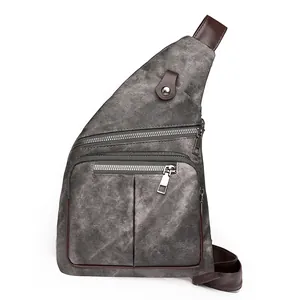Sac de poitrine en toile grise pour homme avec détails en cuir marron et poches zippées