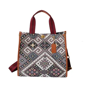 Borsa tote in tessuto stile etnico con manici in pelle marrone e tracolla a righe