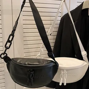 Sacs à bandoulière minimalistes en cuir PU noir et blanc avec grosse chaîne et texte