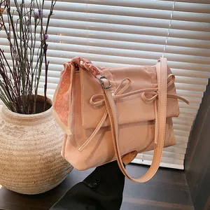 Sac à Épaule en Cuir PU Plissé pour Femmes Avec Nœud Foulard à Cœur Sac Fourre-tout Sous le Bras Mode Sac à Main Décontracté