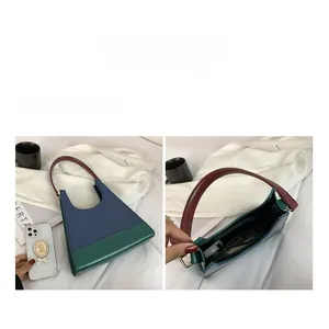 Vue détaillée du compartiment intérieur montrant la capacité du sac à bandoulière