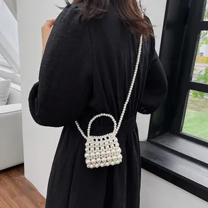 Elegante witte kralen mini-tas met handvat en schouderband in vintage stijl voor dames