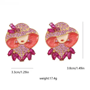 Dettaglio orecchini da donna con strass rosa e perle, visualizzazione delle misure
