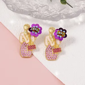 Orecchini a cartone animato con strass colorati e fiori di paillettes viola eleganti