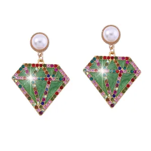 Elegantes pendientes geométricos con forma de diamante, detalles verdes y perlas