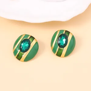 Pendientes vintage de esmalte verde con piedra esmeralda ovalada facetada
