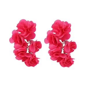 Böhmische rosa Stoffblumen-Ohrhänger mit romantischem Blumencluster-Design