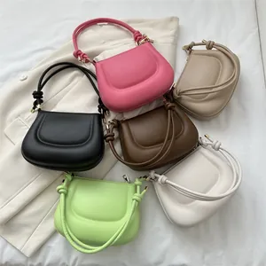 Borse a spalla minimaliste a forma di U in sei colori con dettaglio nodo alla moda